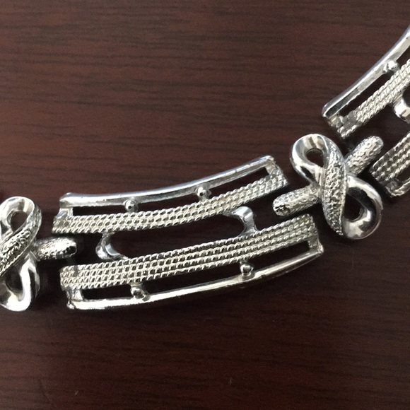 Neckless - Picture 4 of 4